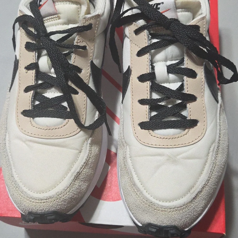 Nike Waffle Debut in Sanddrift and Black - Picture 3 of 12